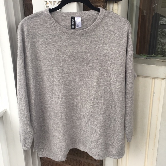 H&M Sweaters - 2/20 H&M Gray Sweater Poncho w Sleeves